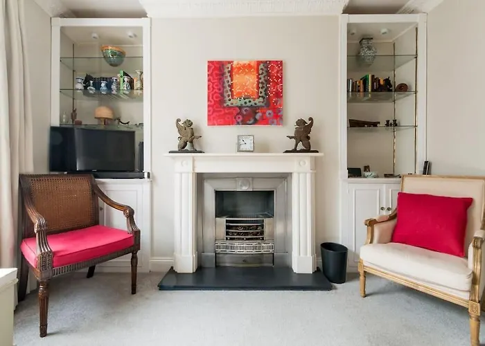 Four Bedroom Townhouse In Famous Suffolks Area
