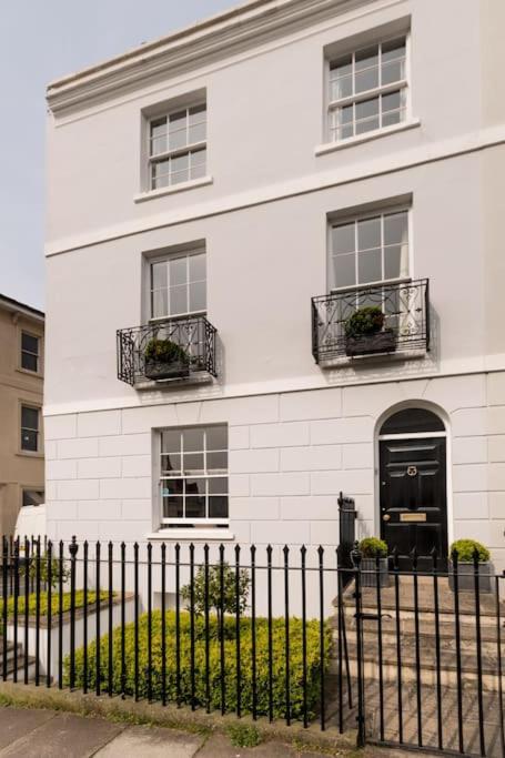 Four Bedroom Townhouse In Famous Suffolks Area Villa *
