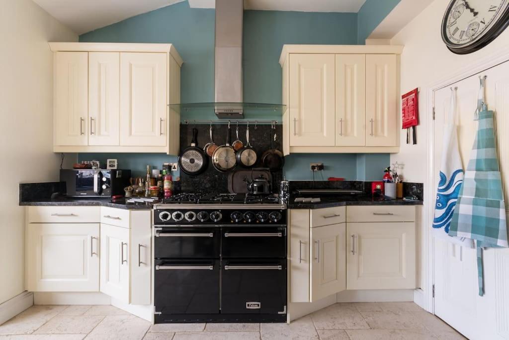 Four Bedroom Townhouse In Famous Suffolks Area Villa *